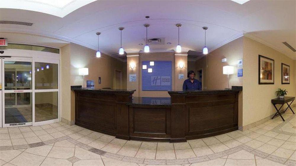 Holiday Inn Express Hotel & Suites Dublin By Ihg Dış mekan fotoğraf