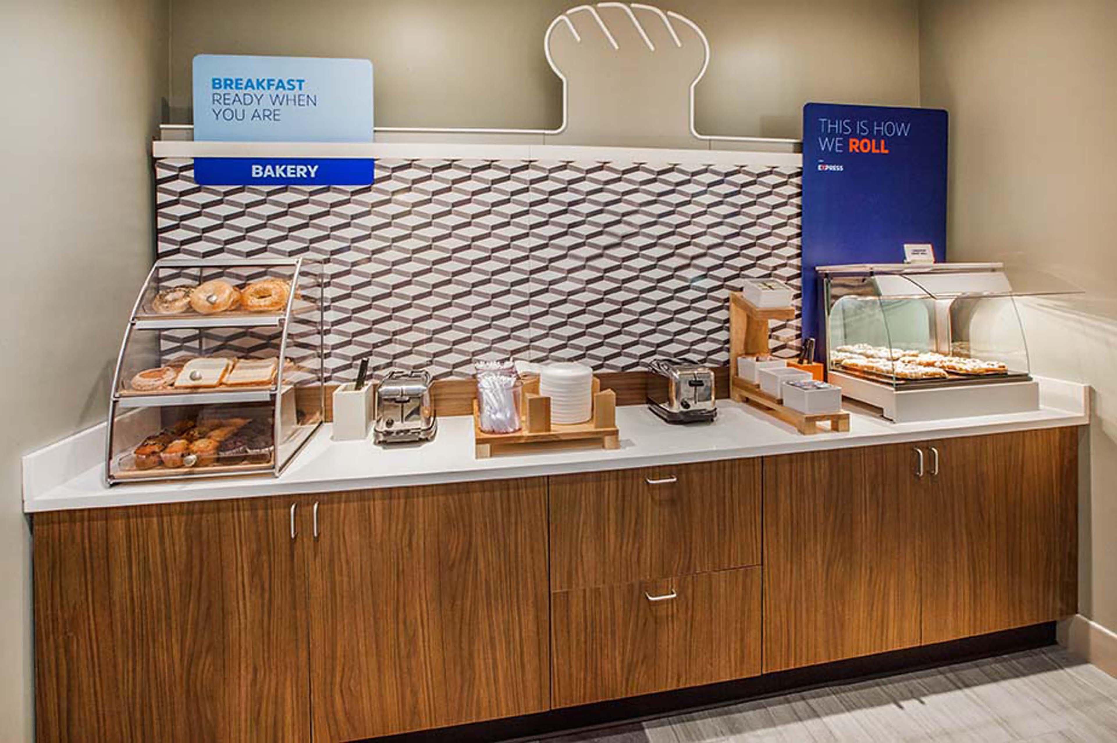 Holiday Inn Express Hotel & Suites Dublin By Ihg Dış mekan fotoğraf