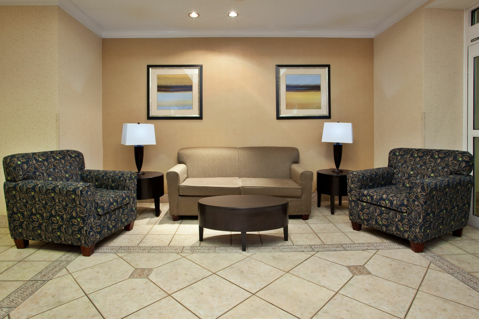 Holiday Inn Express Hotel & Suites Dublin By Ihg Dış mekan fotoğraf
